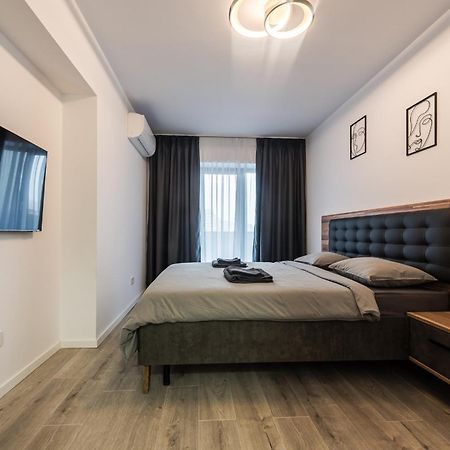 Vanda - Park-View Apartment With Private Balcony Bucharest Exterior photo