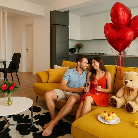 Vanda - Park-View Apartment With Private Balcony Bucharest Exterior photo