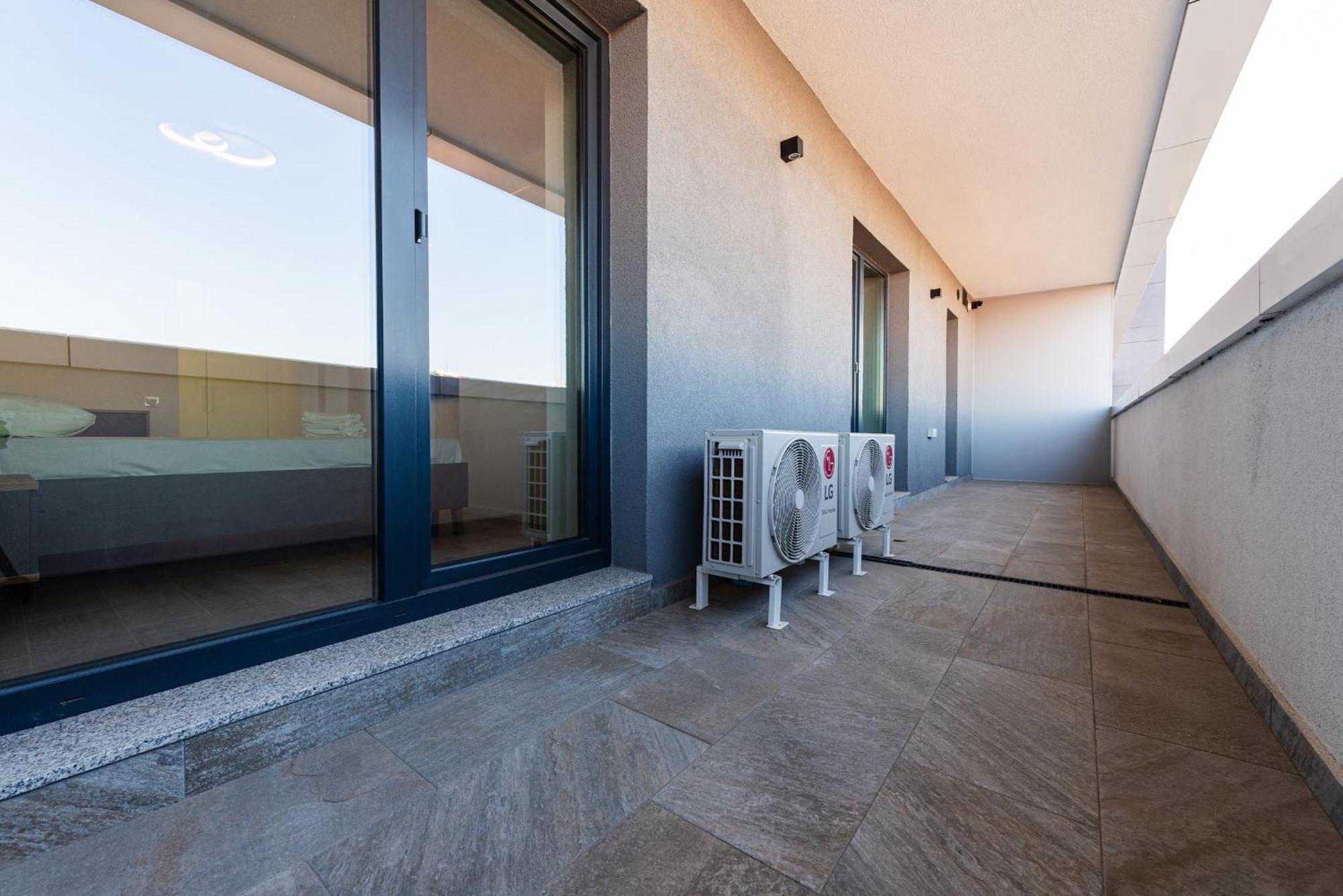 Vanda - Park-View Apartment With Private Balcony Bucharest Exterior photo